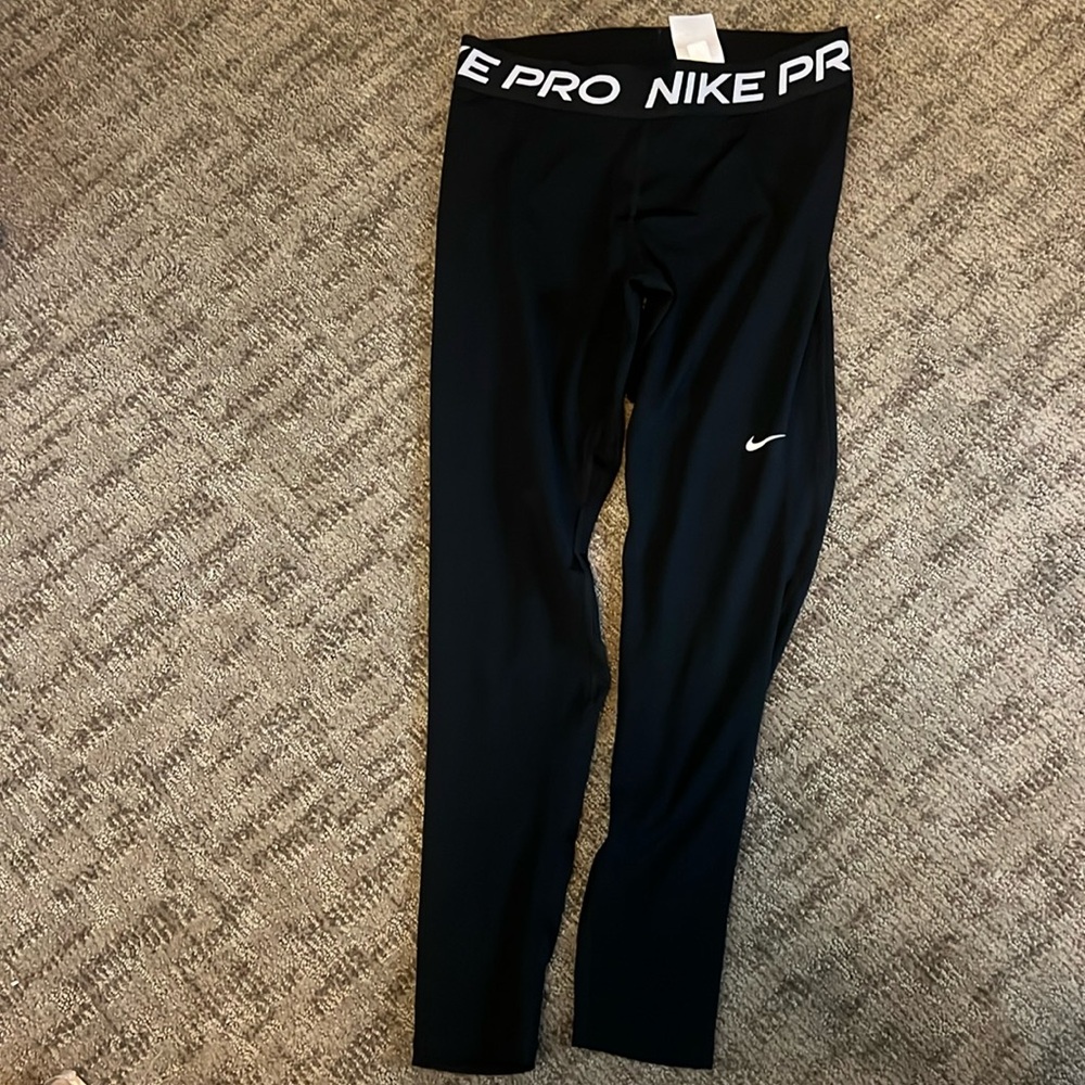 Never worn brand new Nike pro 3/4 leggings